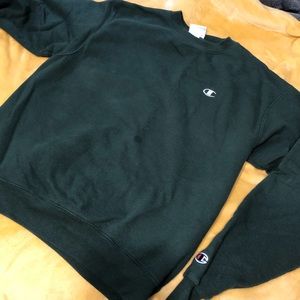 Dark green Champion Crewneck ✨